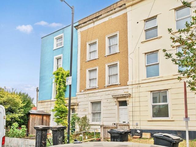 6 bedroom terraced house for sale