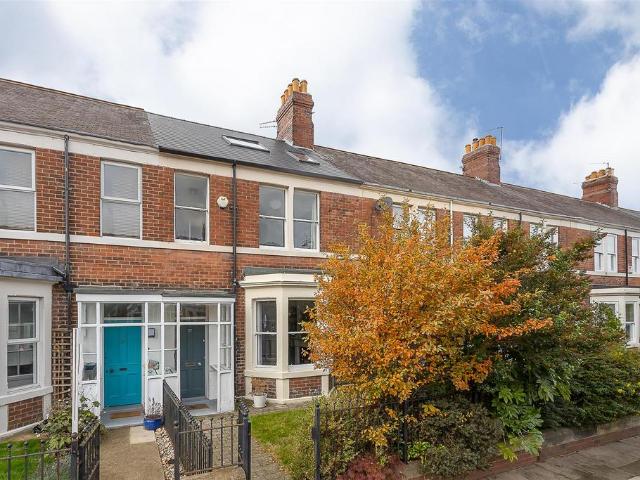 6 bedroom terraced house for sale