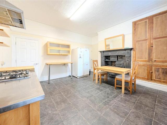 6 bedroom terraced house for sale