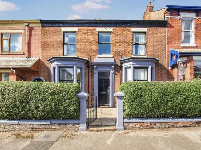 6 bedroom terraced house for sale