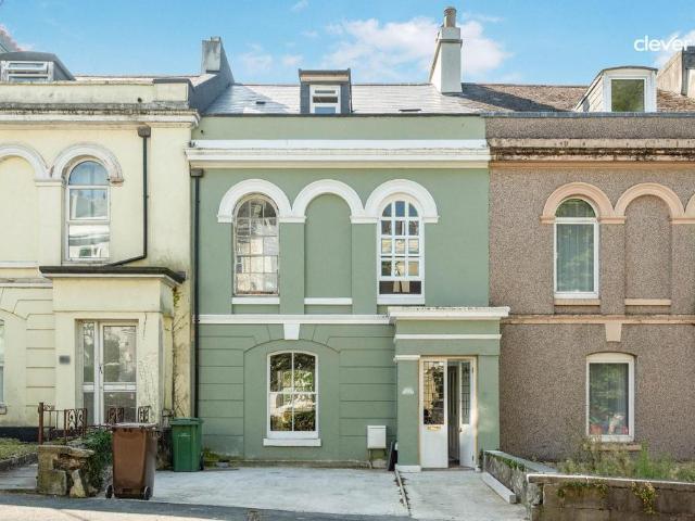 6 bedroom terraced house for sale