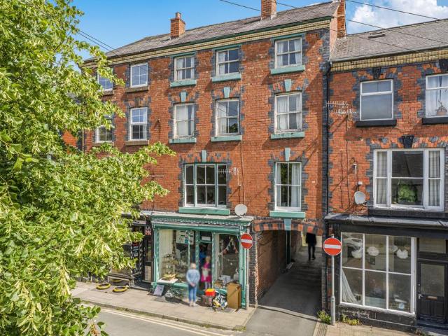 6 bedroom terraced house for sale