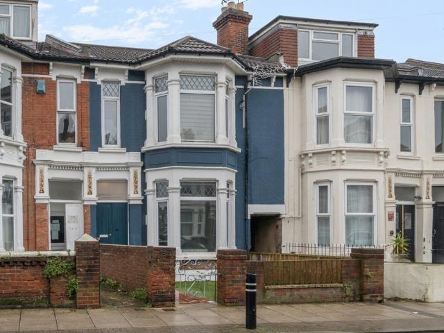 6 bedroom terraced house for sale