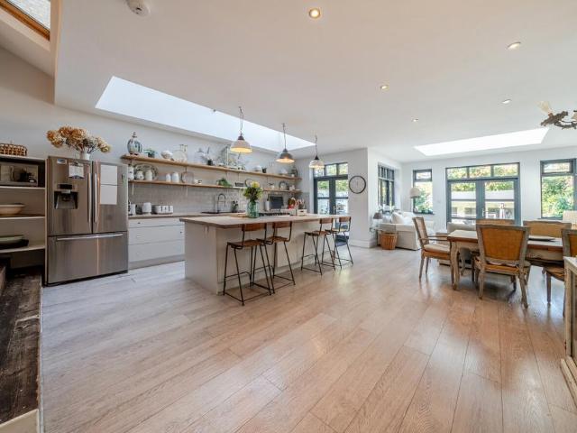 6 bedroom terraced house for sale