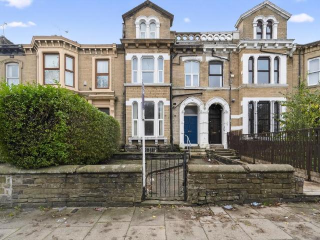 6 bedroom terraced house for sale