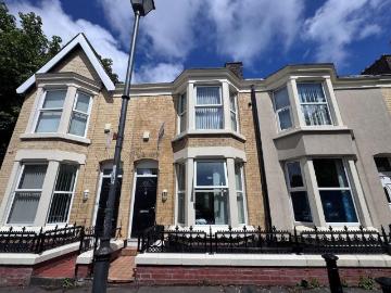 6 bedroom terraced house for sale