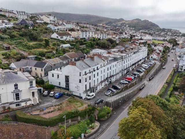 6 bedroom terraced house for sale