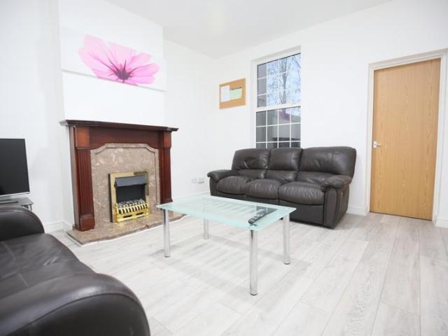 6 bedroom terraced house for sale