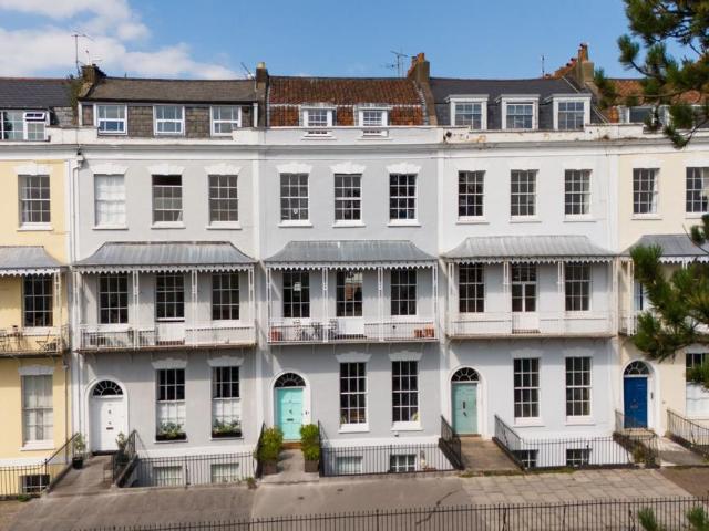 6 bedroom terraced house for sale