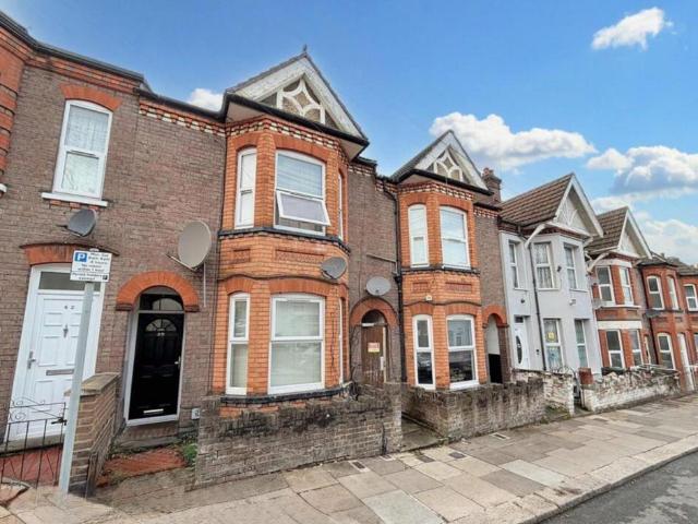 6 bedroom terraced house for sale
