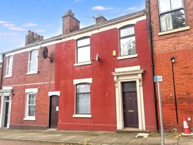 6 bedroom terraced house for sale
