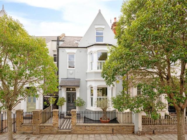 6 bedroom terraced house for sale