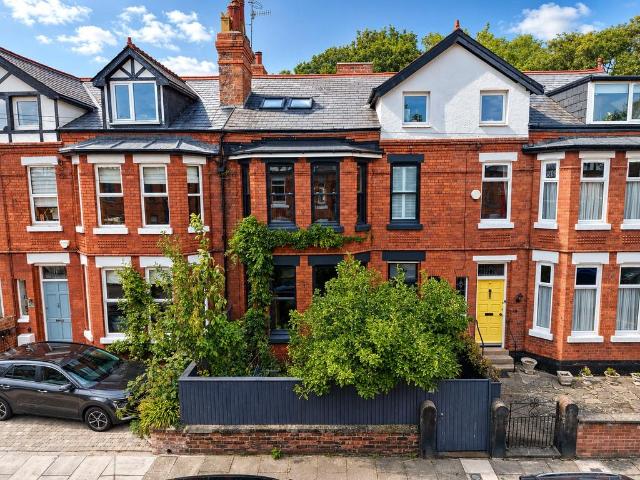 6 bedroom terraced house for sale