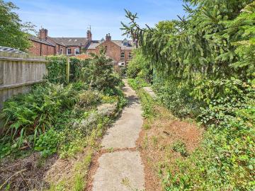 6 bedroom terraced house for sale