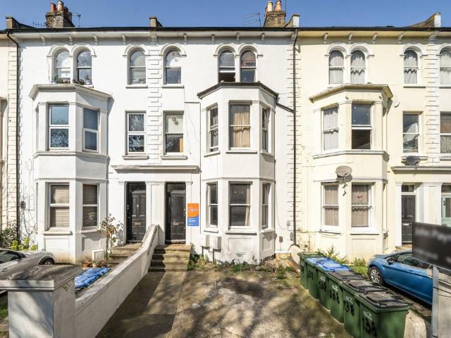6 bedroom terraced house for sale