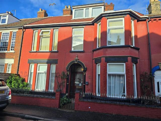 6 bedroom terraced house for sale
