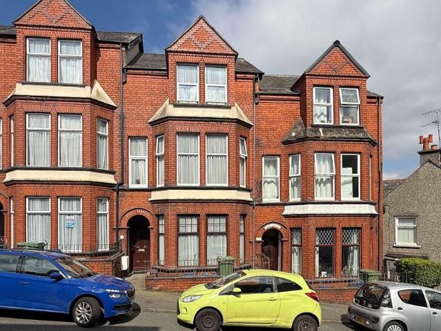 6 bedroom terraced house for sale