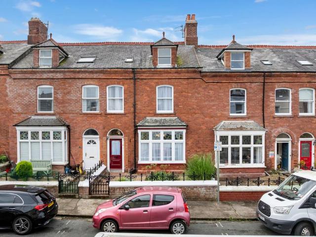 6 bedroom terraced house for sale