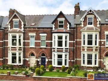 6 bedroom terraced house for sale