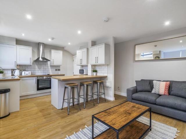 6 bedroom terraced house for sale