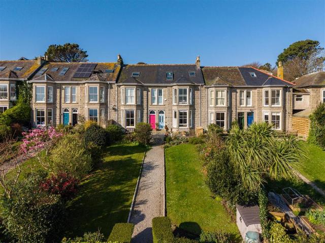 6 bedroom terraced house for sale