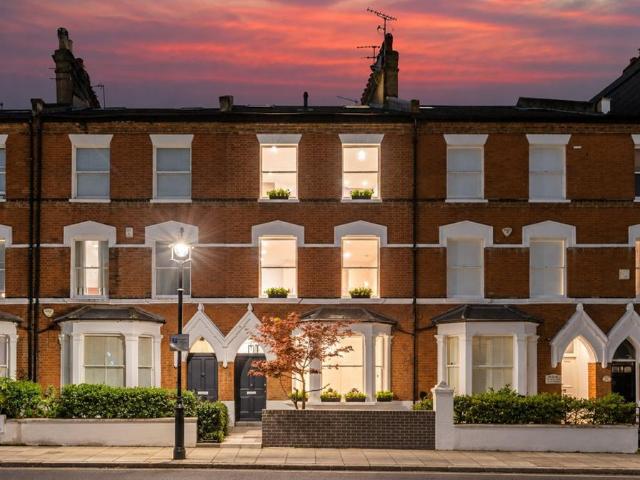 6 bedroom terraced house for sale