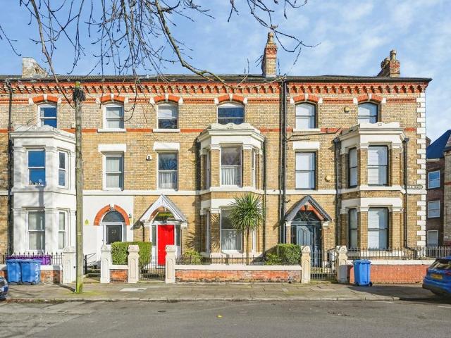 6 bedroom terraced house for sale