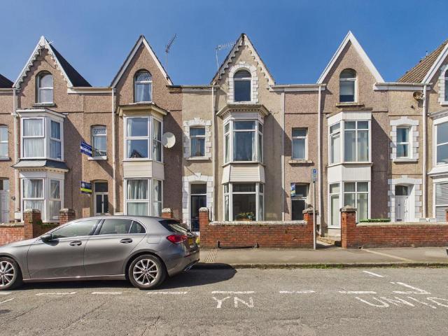 6 bedroom terraced house for sale