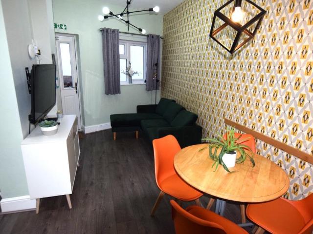 6 bedroom terraced house for sale