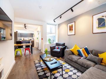 6 bedroom terraced house for sale