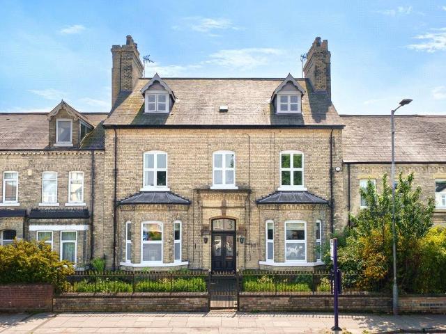 6 bedroom terraced house for sale