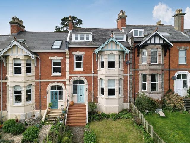 6 bedroom terraced house for sale