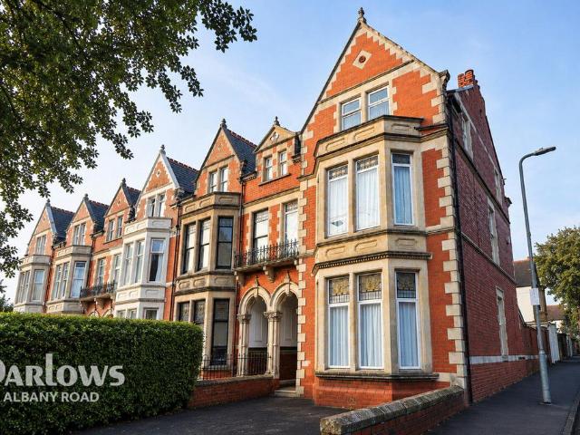 6 bedroom terraced house for sale