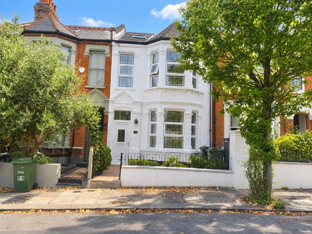 6 bedroom terraced house for sale