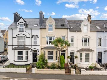 6 bedroom terraced house for sale