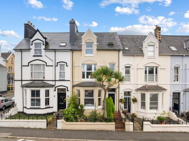 6 bedroom terraced house for sale