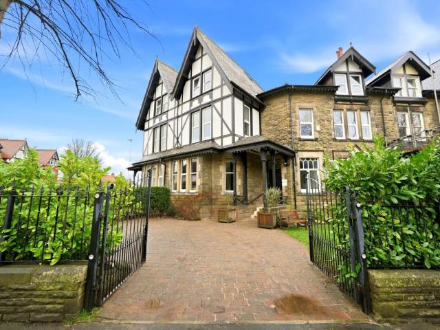 6 bedroom terraced house for sale