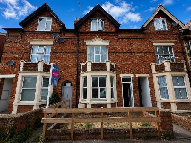6 bedroom terraced house for sale