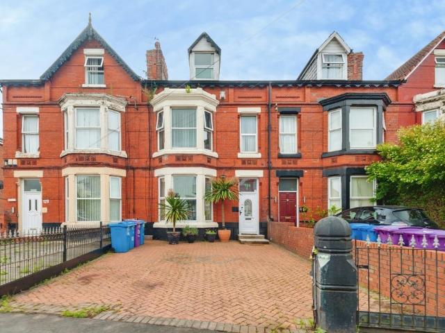 6 bedroom terraced house for sale