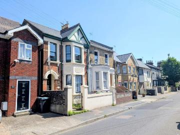 6 bedroom terraced house for sale