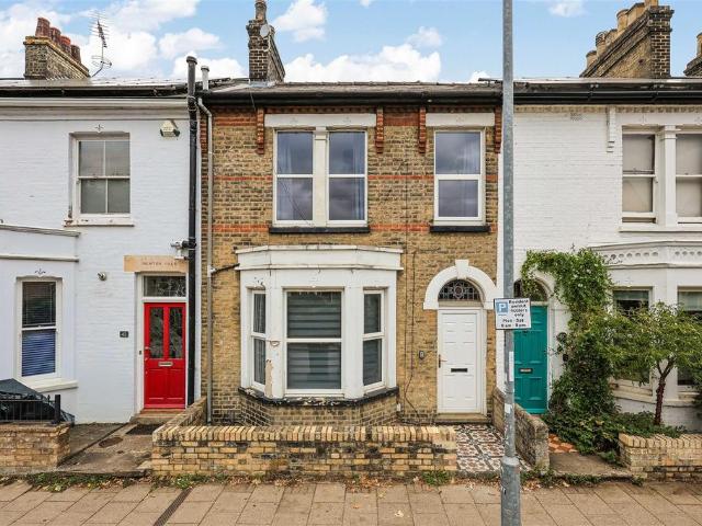 6 bedroom terraced house for sale