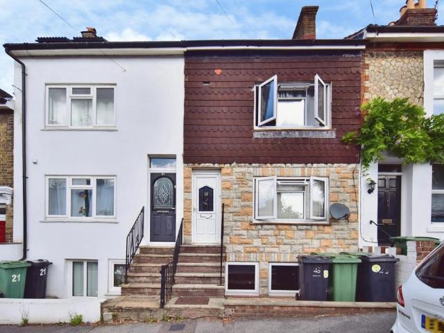 6 bedroom terraced house for sale