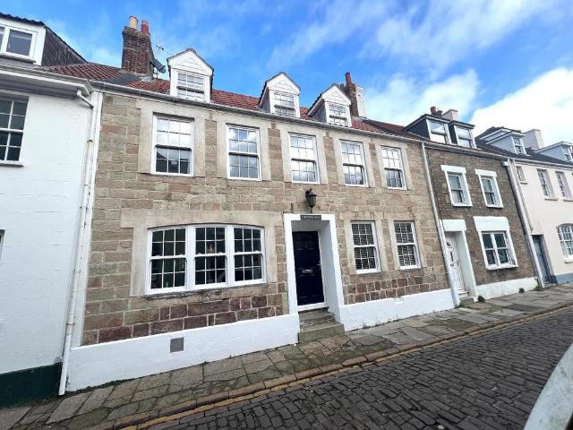 6 bedroom terraced house for sale