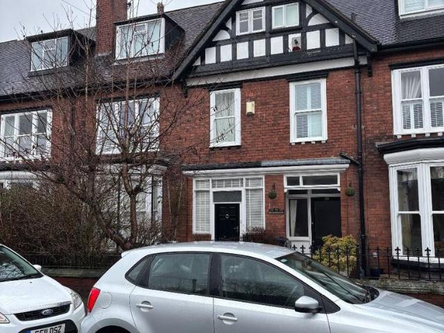 6 bedroom terraced house for sale
