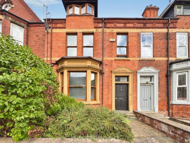 6 bedroom terraced house for sale