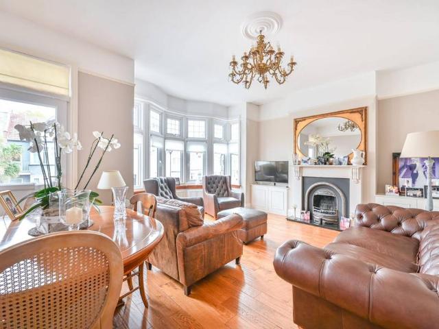 6 bedroom terraced house for sale