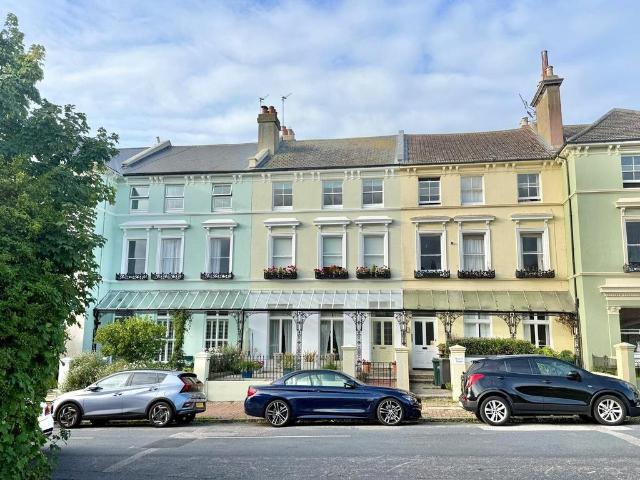 6 bedroom terraced house for sale
