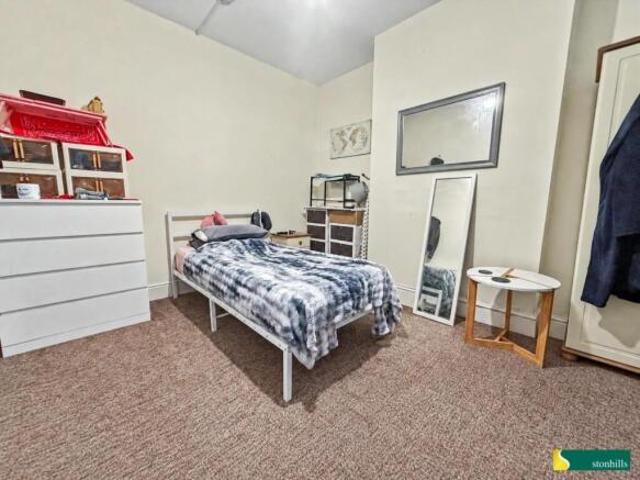 6 bedroom terraced house for sale in Agnes Road, Northampton, NN2