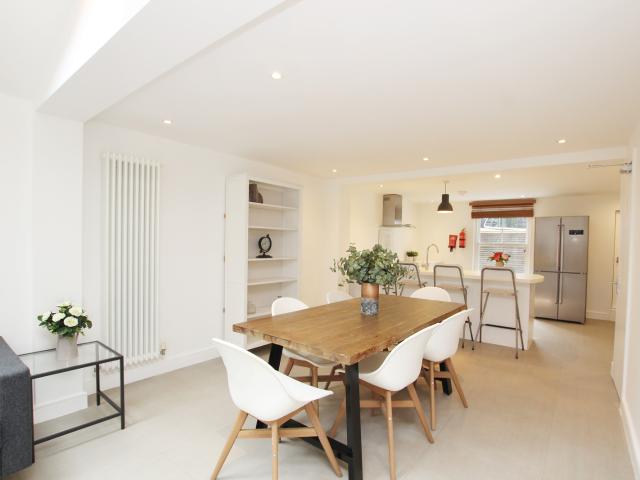 6 Bedroom Terraced House To Let in London, SW11