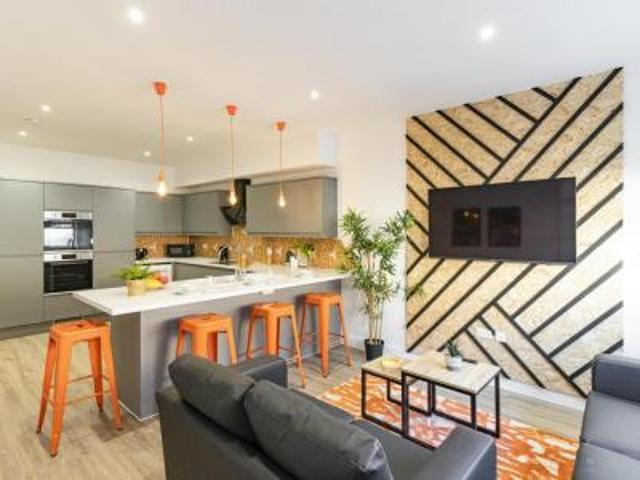 6 bedroom Terraced House To Let